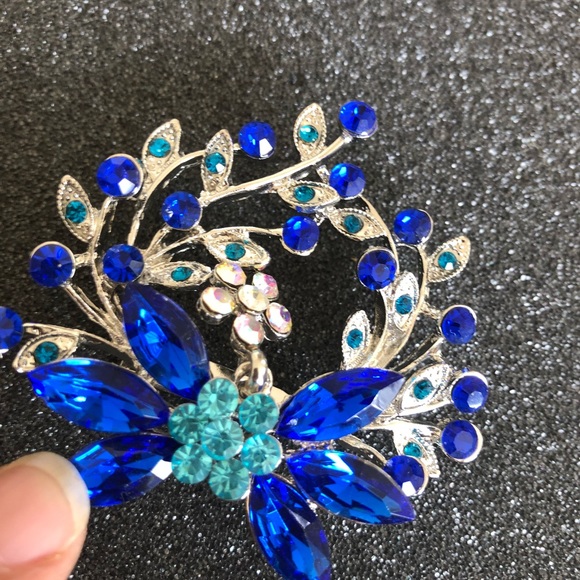 Crystal Brooch Pin in Blue. NEW - Picture 4 of 8